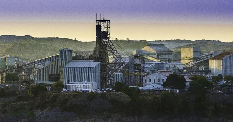 Tour in superficie della miniera di diamanti di Cullinan